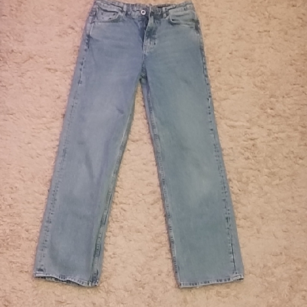 Zara Light Wash Straight-Leg Women's Jeans